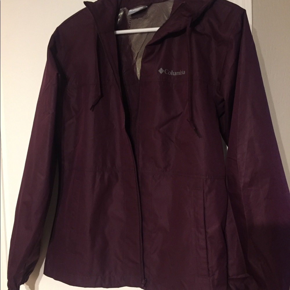 Columbia Windbreaker Deep Purple c’è
